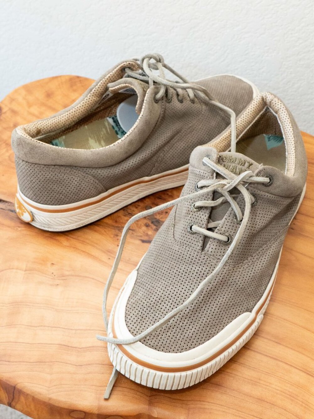 Tommy Bahama Rum Runner Shoes Mens 9.5 Almond Suede Sneaker Boat Shoe TB-115